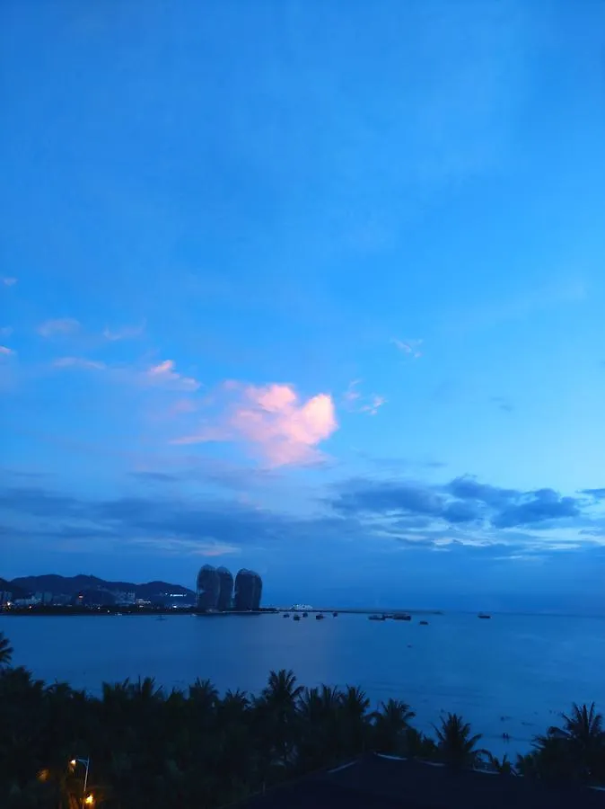 Sanya Skyline Inn 2*,